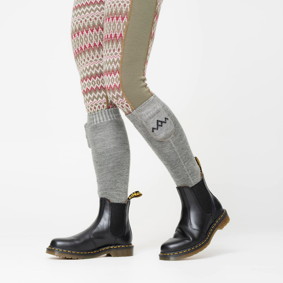 Socks W Batt-Model (2)