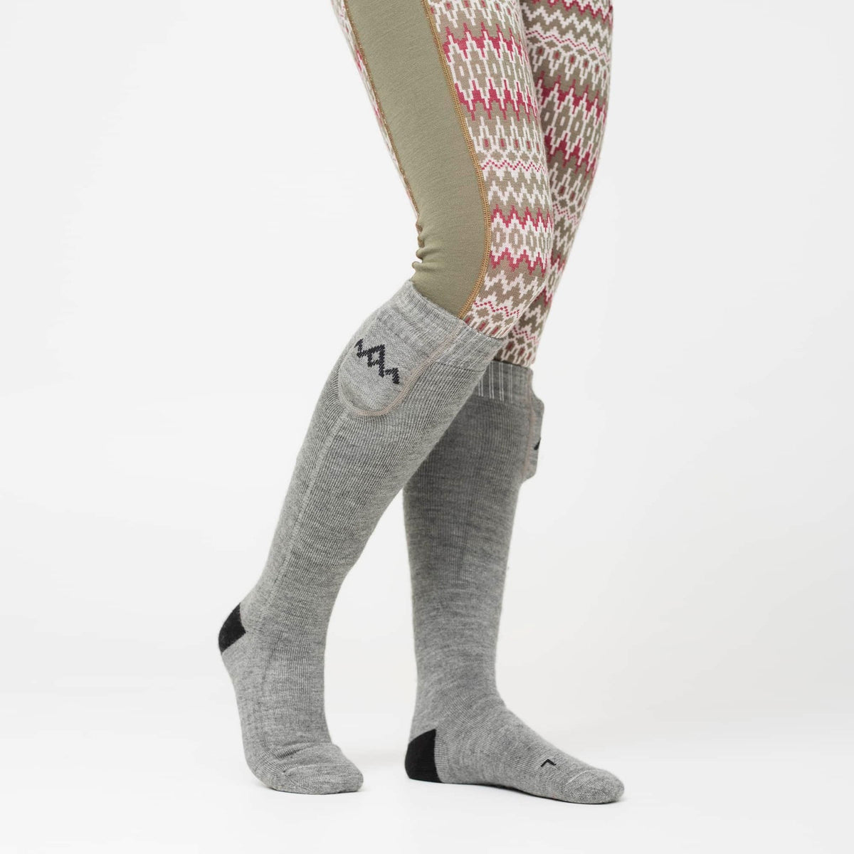 Socks W Batt-Model (1)