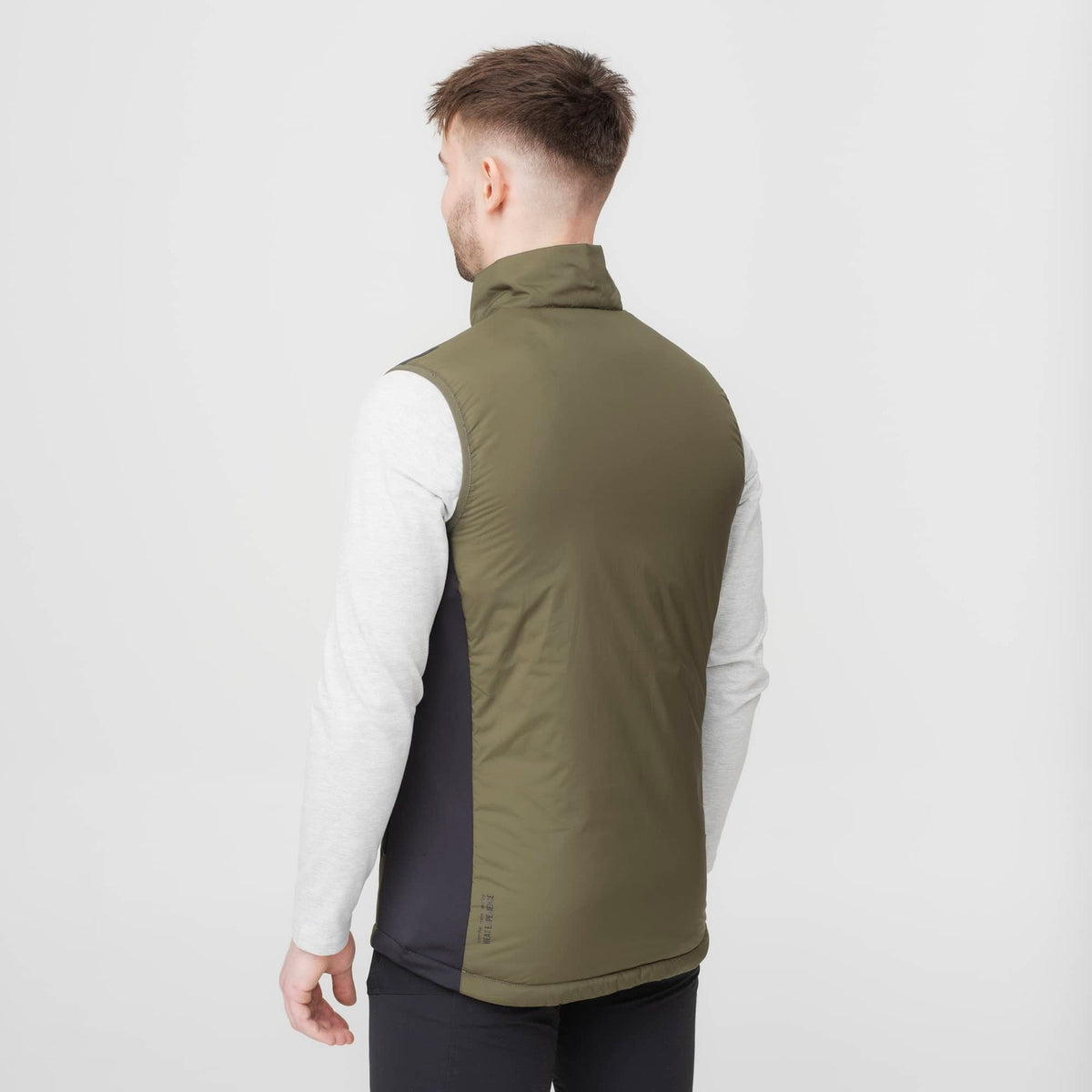FW23 Hunt Vest Mens-Model (4)