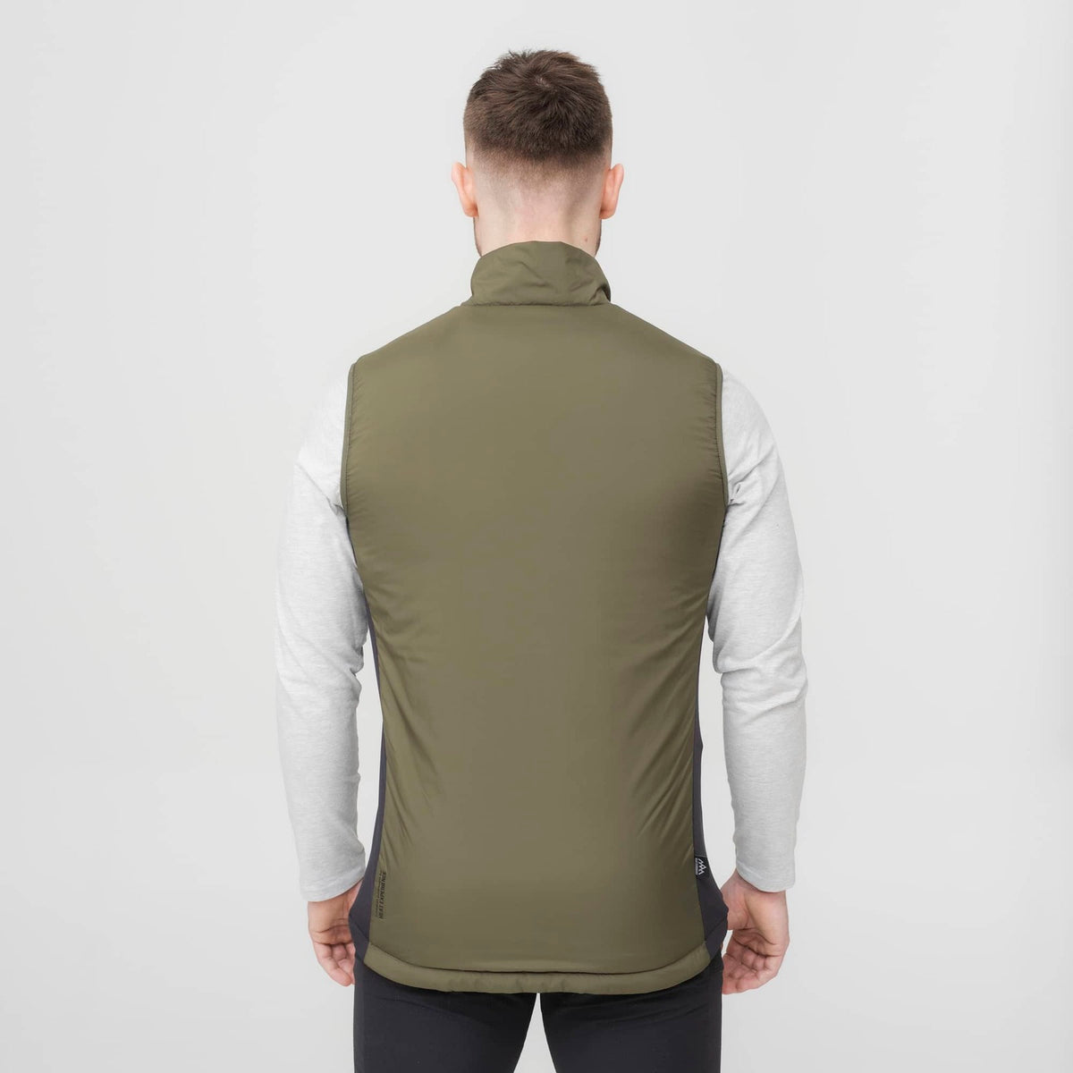 FW23 Hunt Vest Mens-Model (5)